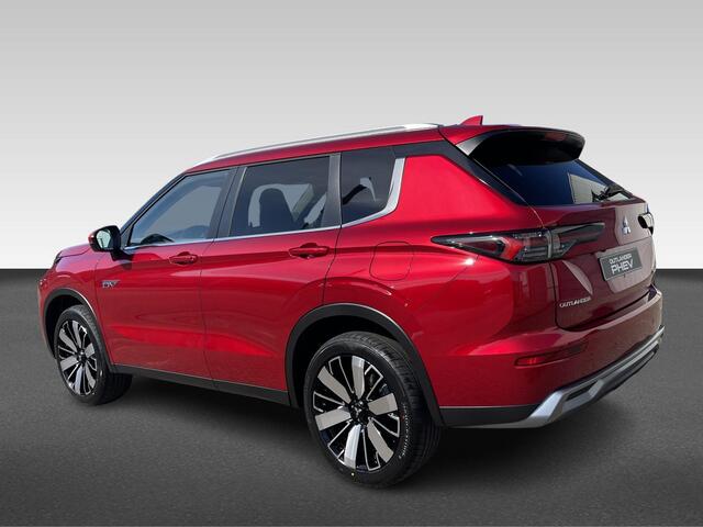Mitsubishi OUTLANDER 2.4 PHEV First Edition Van ¤ 58.395,- voor ¤ 56.330,-