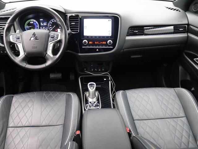 Mitsubishi OUTLANDER 2.4 PHEV Instyle / Adaptieve Cruise Control / Lederen bekleding / Schuif-kanteldak / Historie aanwezig / All Seasonbanden / Adaptieve Cruise Control / Automatische Achterklep / 1500KG Trekgewicht /