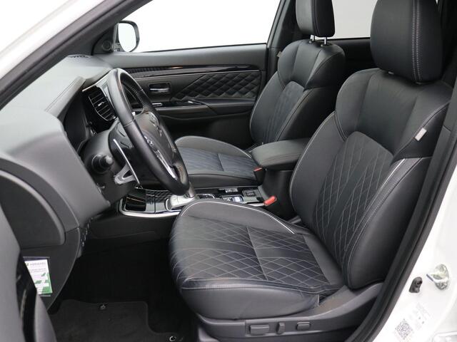 Mitsubishi OUTLANDER 2.4 PHEV Instyle / Adaptieve Cruise Control / Lederen bekleding / Schuif-kanteldak / Historie aanwezig / All Seasonbanden / Adaptieve Cruise Control / Automatische Achterklep / 1500KG Trekgewicht /