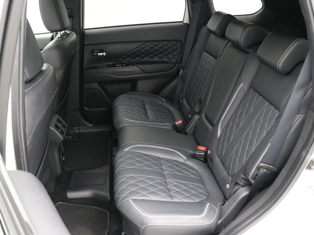 Mitsubishi OUTLANDER 2.4 PHEV Instyle / Adaptieve Cruise Control / Lederen bekleding / Schuif-kanteldak / Historie aanwezig / All Seasonbanden / Adaptieve Cruise Control / Automatische Achterklep / 1500KG Trekgewicht /