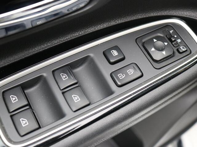 Mitsubishi OUTLANDER 2.4 PHEV Instyle / Adaptieve Cruise Control / Lederen bekleding / Schuif-kanteldak / Historie aanwezig / All Seasonbanden / Adaptieve Cruise Control / Automatische Achterklep / 1500KG Trekgewicht /