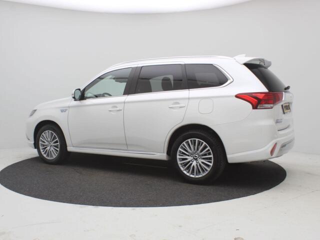 Mitsubishi OUTLANDER 2.4 PHEV Instyle / Adaptieve Cruise Control / Lederen bekleding / Schuif-kanteldak / Historie aanwezig / All Seasonbanden / Adaptieve Cruise Control / Automatische Achterklep / 1500KG Trekgewicht /