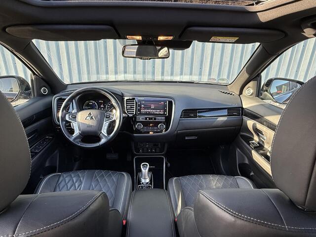 Mitsubishi OUTLANDER 2.4 PHEV Instyle / 1e Eigenaar / Sportpakket / Stoel/Stuurverwarming / Schuif/Kantel dak / Lederen bekleding / Trekhaak /