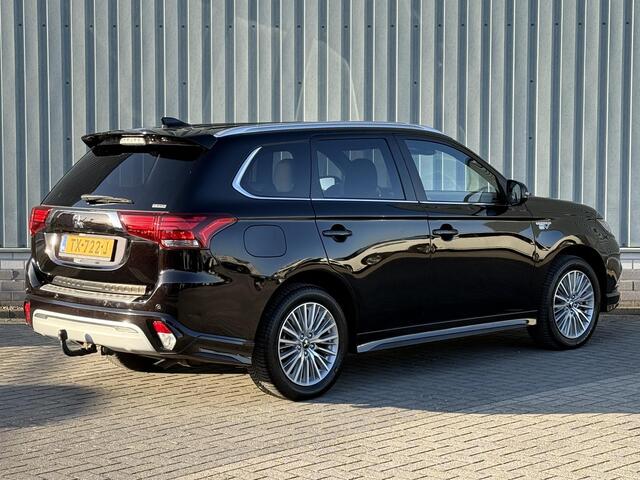 Mitsubishi OUTLANDER 2.4 PHEV Instyle / 1e Eigenaar / Sportpakket / Stoel/Stuurverwarming / Schuif/Kantel dak / Lederen bekleding / Trekhaak /