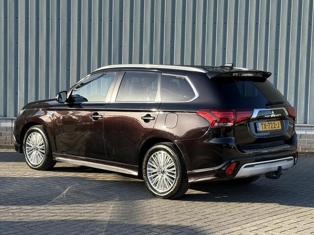 Mitsubishi OUTLANDER 2.4 PHEV Instyle / 1e Eigenaar / Sportpakket / Stoel/Stuurverwarming / Schuif/Kantel dak / Lederen bekleding / Trekhaak /