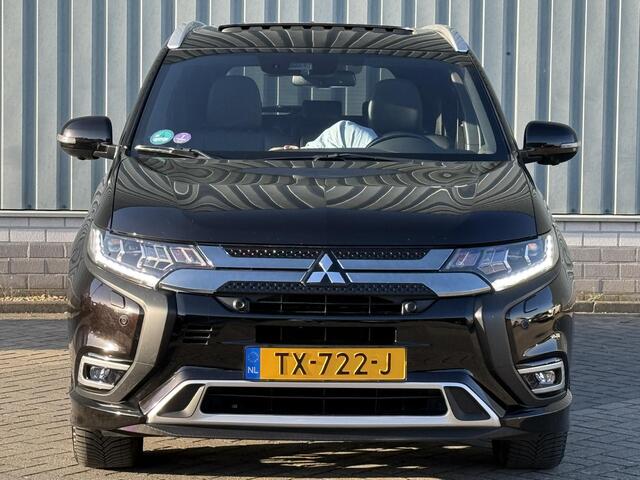 Mitsubishi OUTLANDER 2.4 PHEV Instyle / 1e Eigenaar / Sportpakket / Stoel/Stuurverwarming / Schuif/Kantel dak / Lederen bekleding / Trekhaak /