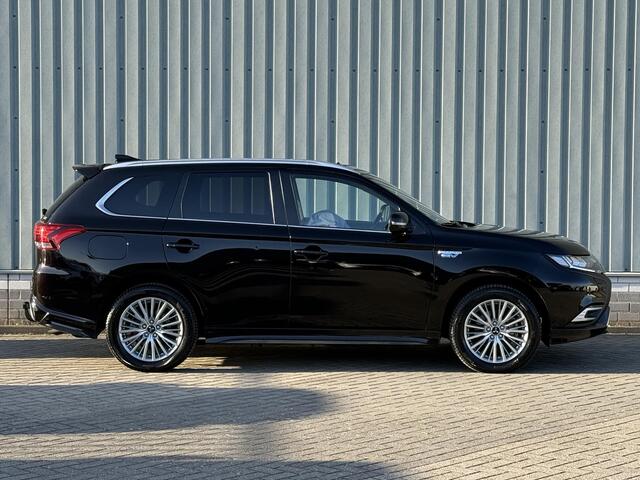 Mitsubishi OUTLANDER 2.4 PHEV Instyle / 1e Eigenaar / Sportpakket / Stoel/Stuurverwarming / Schuif/Kantel dak / Lederen bekleding / Trekhaak /