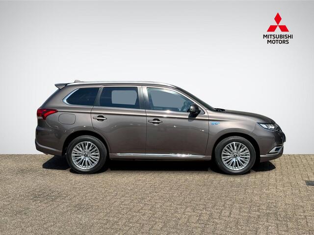 Mitsubishi OUTLANDER 2.4 PHEV Instyle | Schuif-/Kanteldak | Stuur- + Stoelverwarming | Adapt. Cruise Control | Premium Audio | Apple Carplay/Android Auto | Rijklaarprijs!