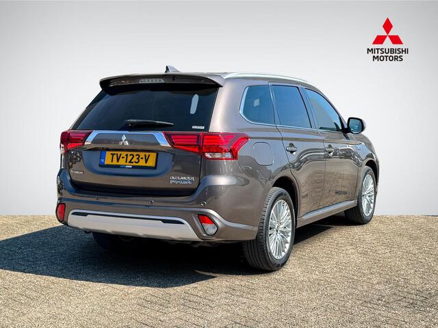 Mitsubishi OUTLANDER 2.4 PHEV Instyle | Schuif-/Kanteldak | Stuur- + Stoelverwarming | Adapt. Cruise Control | Premium Audio | Apple Carplay/Android Auto | Rijklaarprijs!