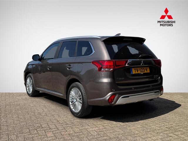 Mitsubishi OUTLANDER 2.4 PHEV Instyle | Schuif-/Kanteldak | Stuur- + Stoelverwarming | Adapt. Cruise Control | Premium Audio | Apple Carplay/Android Auto | Rijklaarprijs!