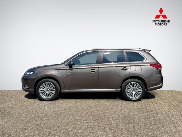 Mitsubishi OUTLANDER 2.4 PHEV Instyle | Schuif-/Kanteldak | Stuur- + Stoelverwarming | Adapt. Cruise Control | Premium Audio | Apple Carplay/Android Auto | Rijklaarprijs!