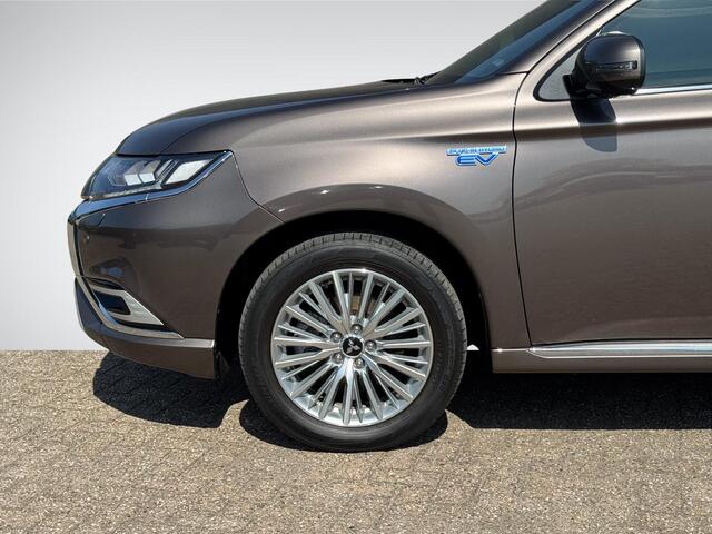 Mitsubishi OUTLANDER 2.4 PHEV Instyle | Schuif-/Kanteldak | Stuur- + Stoelverwarming | Adapt. Cruise Control | Premium Audio | Apple Carplay/Android Auto | Rijklaarprijs!