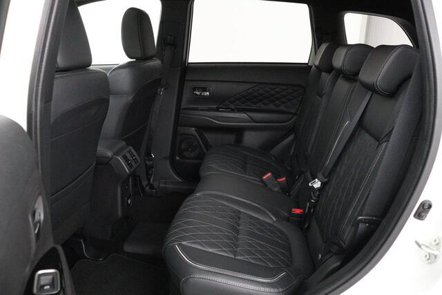 Mitsubishi OUTLANDER 2.4 PHEV Intense+ | Schuifdak | Leder | Stoel & stuurverwarming | 360 camera | Navigatie | Carplay | Full LED | Standkachel