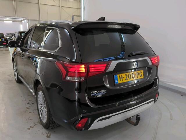 Mitsubishi OUTLANDER 2.4 PHEV Intense+ [SCHUIFKANTELDAK, CAMERA, LEDER, ALCANTARA, STOELVERWARMING, APPLE CARPLAY, ANDROID, NAVIGATIE, BLUETOOTH, CLIMATE, NIEUWSTAAT]