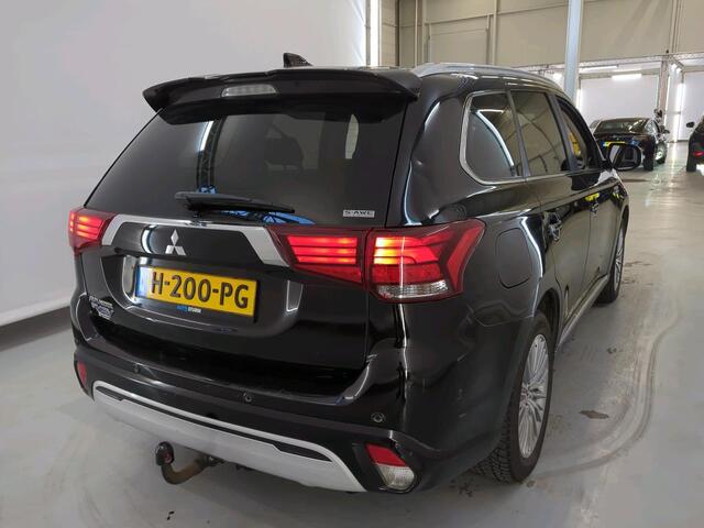 Mitsubishi OUTLANDER 2.4 PHEV Intense+ [SCHUIFKANTELDAK, CAMERA, LEDER, ALCANTARA, STOELVERWARMING, APPLE CARPLAY, ANDROID, NAVIGATIE, BLUETOOTH, CLIMATE, NIEUWSTAAT]