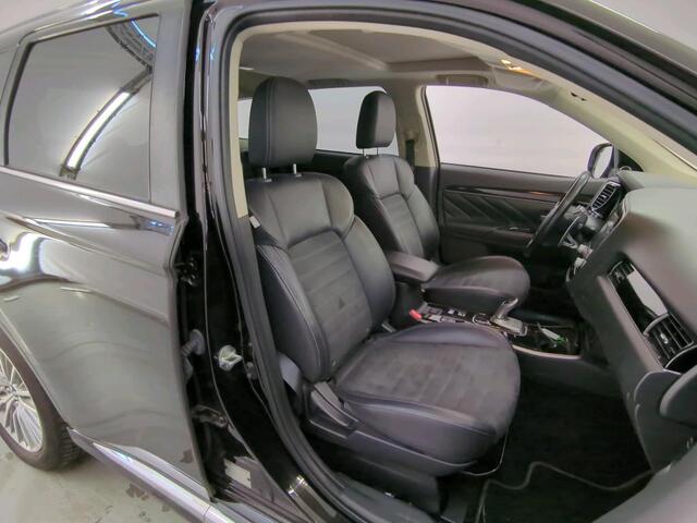 Mitsubishi OUTLANDER 2.4 PHEV Intense+ [SCHUIFKANTELDAK, CAMERA, LEDER, ALCANTARA, STOELVERWARMING, APPLE CARPLAY, ANDROID, NAVIGATIE, BLUETOOTH, CLIMATE, NIEUWSTAAT]