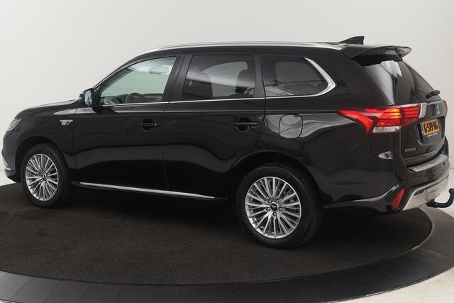 Mitsubishi OUTLANDER 2.4 PHEV Intense+ | Schuifdak | Trekhaak | Stoelverwarming | Carplay | Camera | Full LED | Stuurverwarming | Keyless | Dodehoek detectie | Half leder