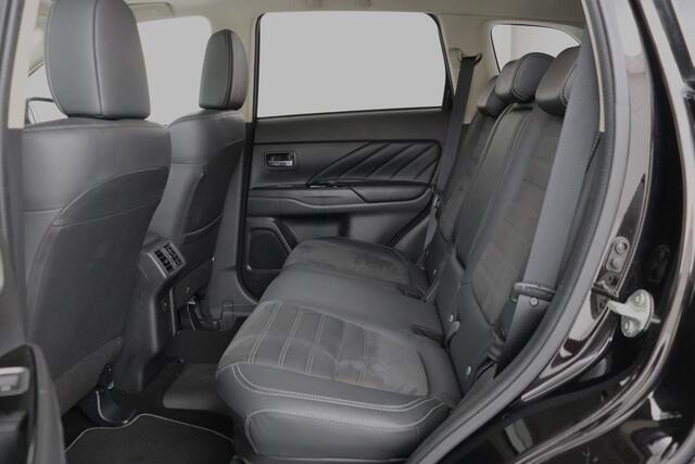 Mitsubishi OUTLANDER 2.4 PHEV Intense+ | Schuifdak | Trekhaak | Stoelverwarming | Carplay | Camera | Full LED | Stuurverwarming | Keyless | Dodehoek detectie | Half leder