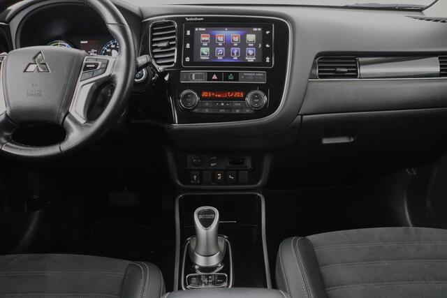 Mitsubishi OUTLANDER 2.4 PHEV Intense+ | Schuifdak | Trekhaak | Stoelverwarming | Carplay | Camera | Full LED | Stuurverwarming | Keyless | Dodehoek detectie | Half leder
