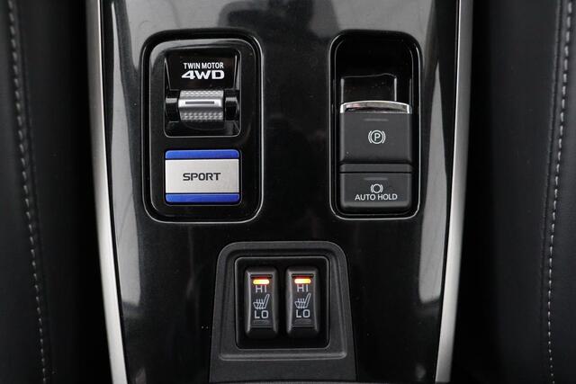 Mitsubishi OUTLANDER 2.4 PHEV Intense+ | Schuifdak | Trekhaak | Stoelverwarming | Carplay | Camera | Full LED | Stuurverwarming | Keyless | Dodehoek detectie | Half leder