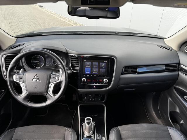 Mitsubishi OUTLANDER 2.4 PHEV Intense+ / Stoelverwarming / Climate control / Achteropkomend verkeer waarschuwing / Glazen schuif-/kanteldak / Trekhaak geremd trekgewicht 1500 kg /