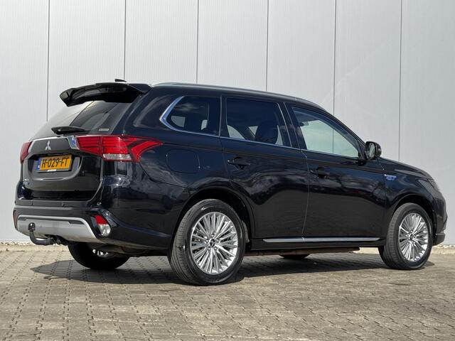 Mitsubishi OUTLANDER 2.4 PHEV Intense+ / Stoelverwarming / Climate control / Achteropkomend verkeer waarschuwing / Glazen schuif-/kanteldak / Trekhaak geremd trekgewicht 1500 kg /