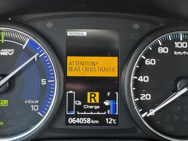 Mitsubishi OUTLANDER 2.4 PHEV Intense+ / Stoelverwarming / Climate control / Achteropkomend verkeer waarschuwing / Glazen schuif-/kanteldak / Trekhaak geremd trekgewicht 1500 kg /