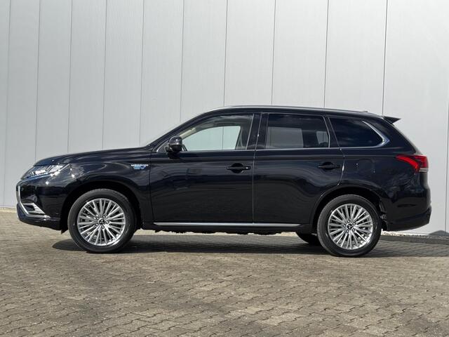 Mitsubishi OUTLANDER 2.4 PHEV Intense+ / Stoelverwarming / Climate control / Achteropkomend verkeer waarschuwing / Glazen schuif-/kanteldak / Trekhaak geremd trekgewicht 1500 kg /
