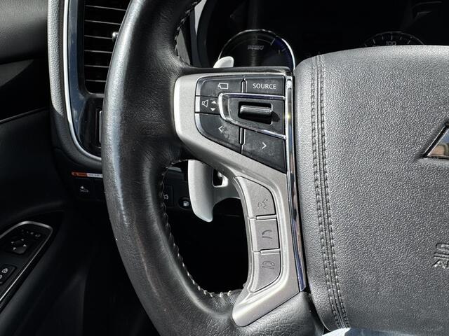 Mitsubishi OUTLANDER 2.4 PHEV Intense+ / Stoelverwarming / Climate control / Achteropkomend verkeer waarschuwing / Glazen schuif-/kanteldak / Trekhaak geremd trekgewicht 1500 kg /