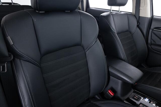 Mitsubishi OUTLANDER 2.4 PHEV Intense | Trekhaak ? 1e Eigenaar * 2e PAASDAG OPEN!!*