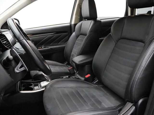 Mitsubishi OUTLANDER 2.4 PHEV Intense Camera | Cruise | Climate | Parkeersens. v+a | Stoelverw.