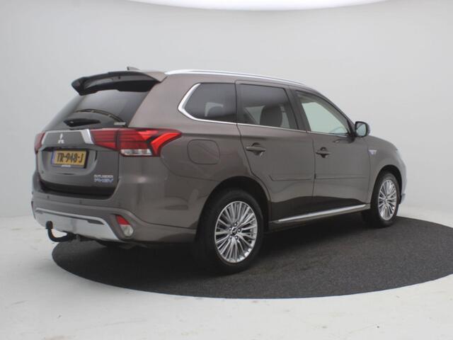 Mitsubishi OUTLANDER 2.4 PHEV Intense / Trekhaak / 1500KG trekgewicht / LMV / Stoelverwarming voor / Navigatie middels Apple CarPlay & android Auto / Historie aanwezig /