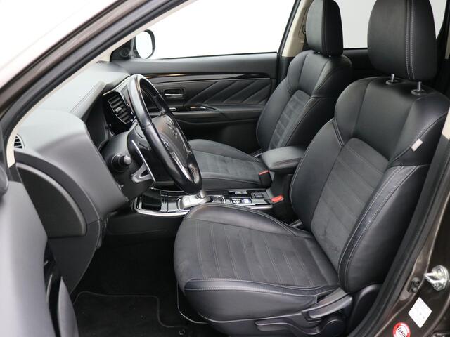 Mitsubishi OUTLANDER 2.4 PHEV Intense / Trekhaak / 1500KG trekgewicht / LMV / Stoelverwarming voor / Navigatie middels Apple CarPlay & android Auto / Historie aanwezig /