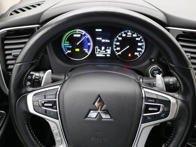 Mitsubishi OUTLANDER 2.4 PHEV Intense / Trekhaak / 1500KG trekgewicht / LMV / Stoelverwarming voor / Navigatie middels Apple CarPlay & android Auto / Historie aanwezig /