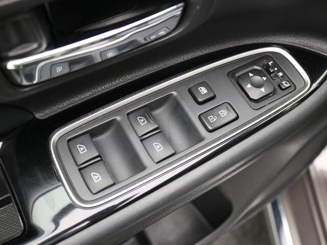Mitsubishi OUTLANDER 2.4 PHEV Intense / Trekhaak / 1500KG trekgewicht / LMV / Stoelverwarming voor / Navigatie middels Apple CarPlay & android Auto / Historie aanwezig /