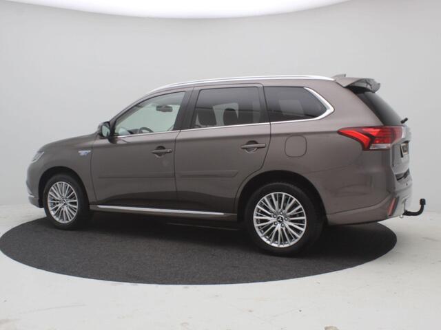 Mitsubishi OUTLANDER 2.4 PHEV Intense / Trekhaak / 1500KG trekgewicht / LMV / Stoelverwarming voor / Navigatie middels Apple CarPlay & android Auto / Historie aanwezig /