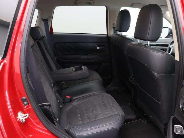 Mitsubishi OUTLANDER 2.4 PHEV Intense | Trekhaak | Achteruitrijcamera | Stoelverwaming | Apple Carplay/Android Auto |