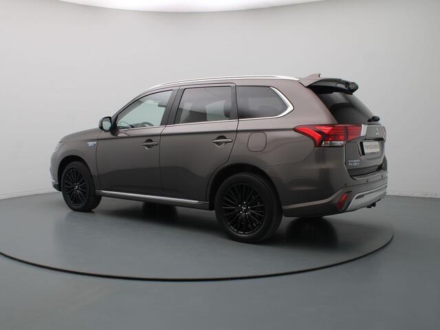Mitsubishi OUTLANDER 2.4 PHEV Intense Camera | Climate | Cruise | Navi | Parkeersens. v+a | Stoelverw.