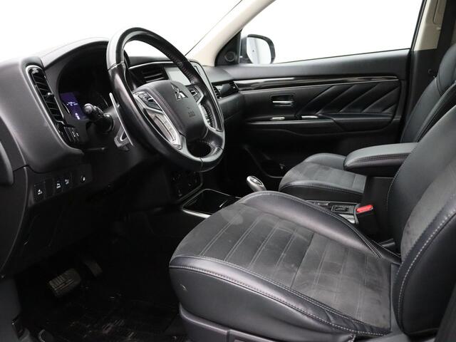 Mitsubishi OUTLANDER 2.4 PHEV Intense Camera | Climate | Cruise | Navi | Parkeersens. v+a | Stoelverw.