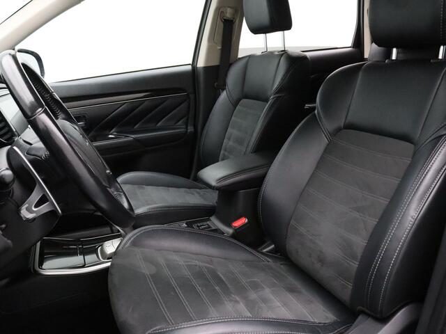 Mitsubishi OUTLANDER 2.4 PHEV Intense Camera | Climate | Cruise | Navi | Parkeersens. v+a | Stoelverw.