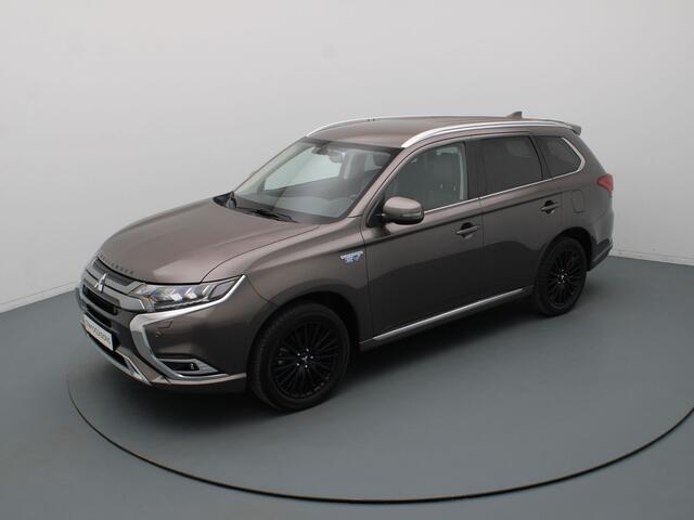 Mitsubishi OUTLANDER 2.4 PHEV Intense Camera | Climate | Cruise | Navi | Parkeersens. v+a | Stoelverw.