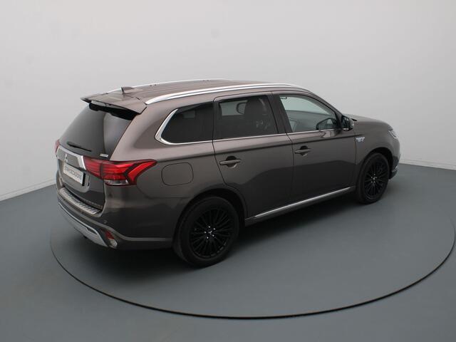 Mitsubishi OUTLANDER 2.4 PHEV Intense Camera | Climate | Cruise | Navi | Parkeersens. v+a | Stoelverw.