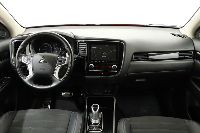 Mitsubishi OUTLANDER 2.4 PHEV AWD INTENSE + | Navi | Camera | Trekhaak | zeer nette auto!