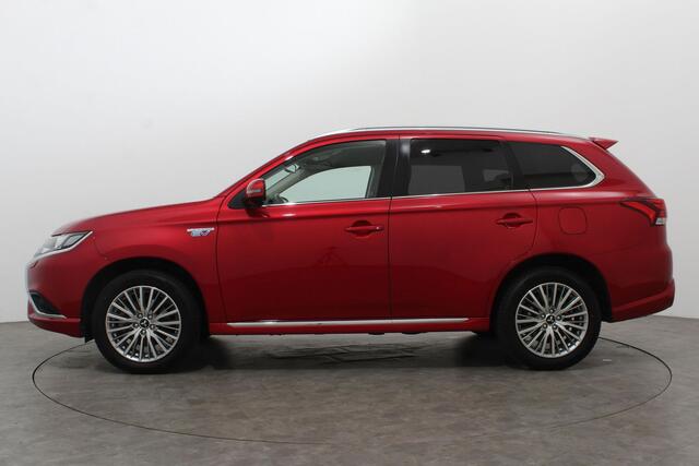 Mitsubishi OUTLANDER 2.4 PHEV AWD INTENSE + | Navi | Camera | Trekhaak | zeer nette auto!