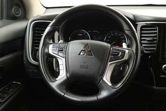Mitsubishi OUTLANDER 2.4 PHEV AWD INTENSE + | Navi | Camera | Trekhaak | zeer nette auto!