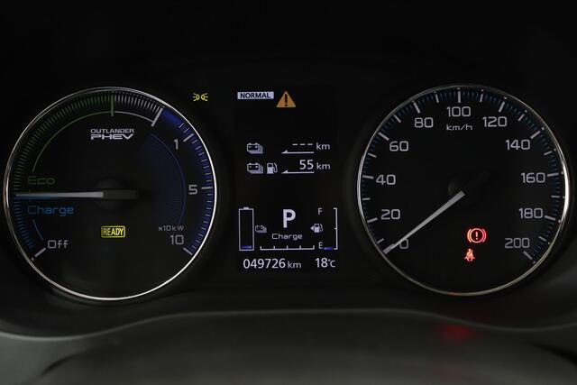 Mitsubishi OUTLANDER 2.4 PHEV AWD INTENSE + | Navi | Camera | Trekhaak | zeer nette auto!