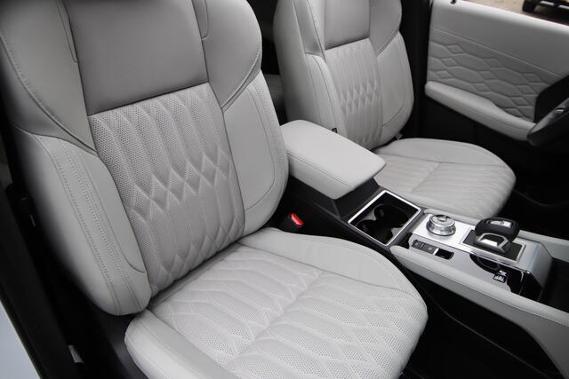 Mitsubishi OUTLANDER 2.4 PHEV Instyle "White Diamond LTD Edition" Uniek! Zwart dak, Ivory interieur
