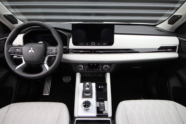 Mitsubishi OUTLANDER 2.4 PHEV Instyle "White Diamond LTD Edition" Uniek! Zwart dak, Ivory interieur