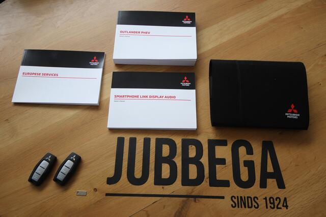Mitsubishi OUTLANDER 2.4 PHEV Instyle "White Diamond LTD Edition" Uniek! Zwart dak, Ivory interieur