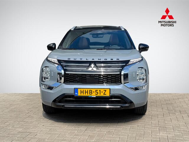 Mitsubishi OUTLANDER 2.4 PHEV Instyle+ | Panoramadak | Nappa Leder | Premium Audio | Stoelventilatie + -Verwarming | Head-Up Display | Geheugenstoel | Rijklaarprijs!